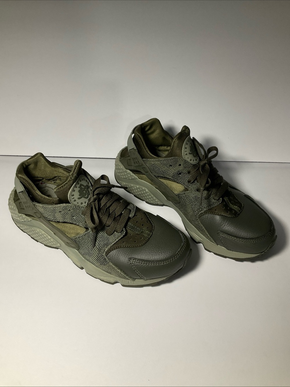 Nike Men's Olive Green/Khaki Athletic Sneakers